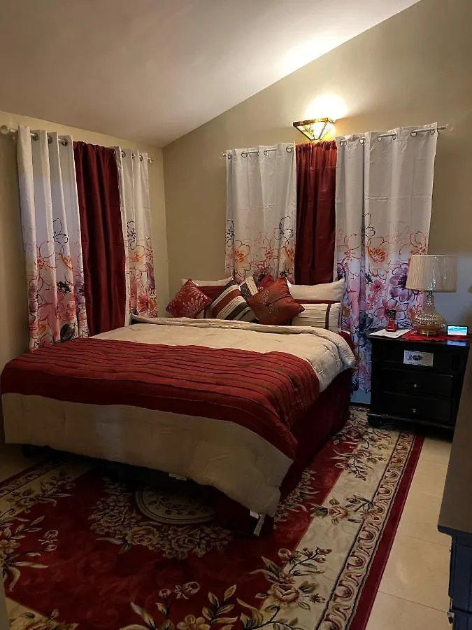 Luxury Manor 2 Bedroom /1 Bathroom House W/Electric Fireplace, Бухта Монтего Дом отдыха