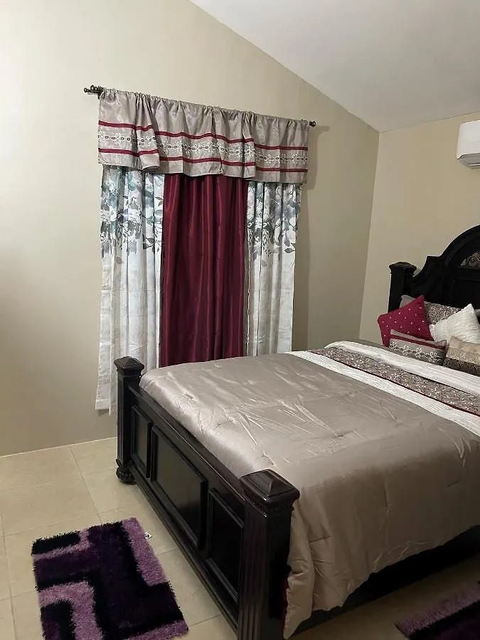 Дом отдыха Luxury Manor 2 Bedroom /1 Bathroom House W/Electric Fireplace, Бухта Монтего